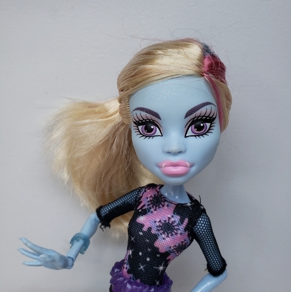 Monster High Coffin Bean Abbey Bominable Doll - Picture 2 of 4
